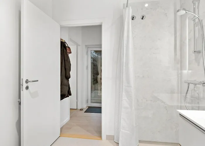 2 Bedroom Pet Friendly In *